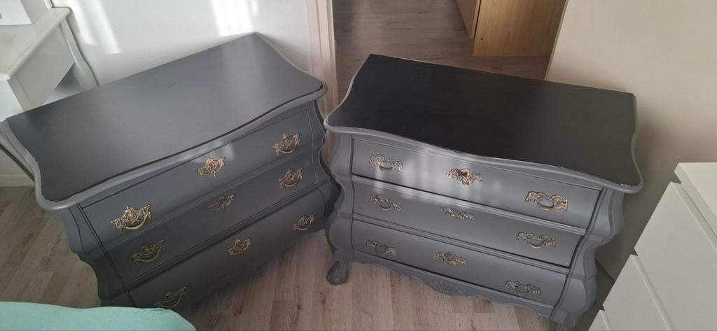 2x Franse buikadenkasten - Grijs(geverfd)met Gouden Beslag, Huis en Inrichting, Ophalen, Gebruikt, 3 of 4 laden, Minder dan 100 cm