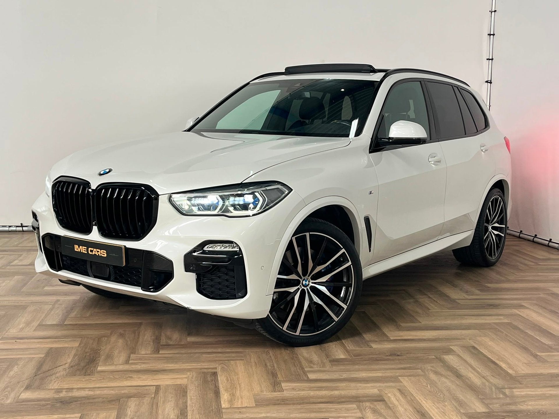 BMW X5 XDrive40i High Executive|HUD|SFEER|LASER|INRUIL MOGEL, Gebruikt, Automatische klimaatregeling, 138 €/maand, Bedrijf