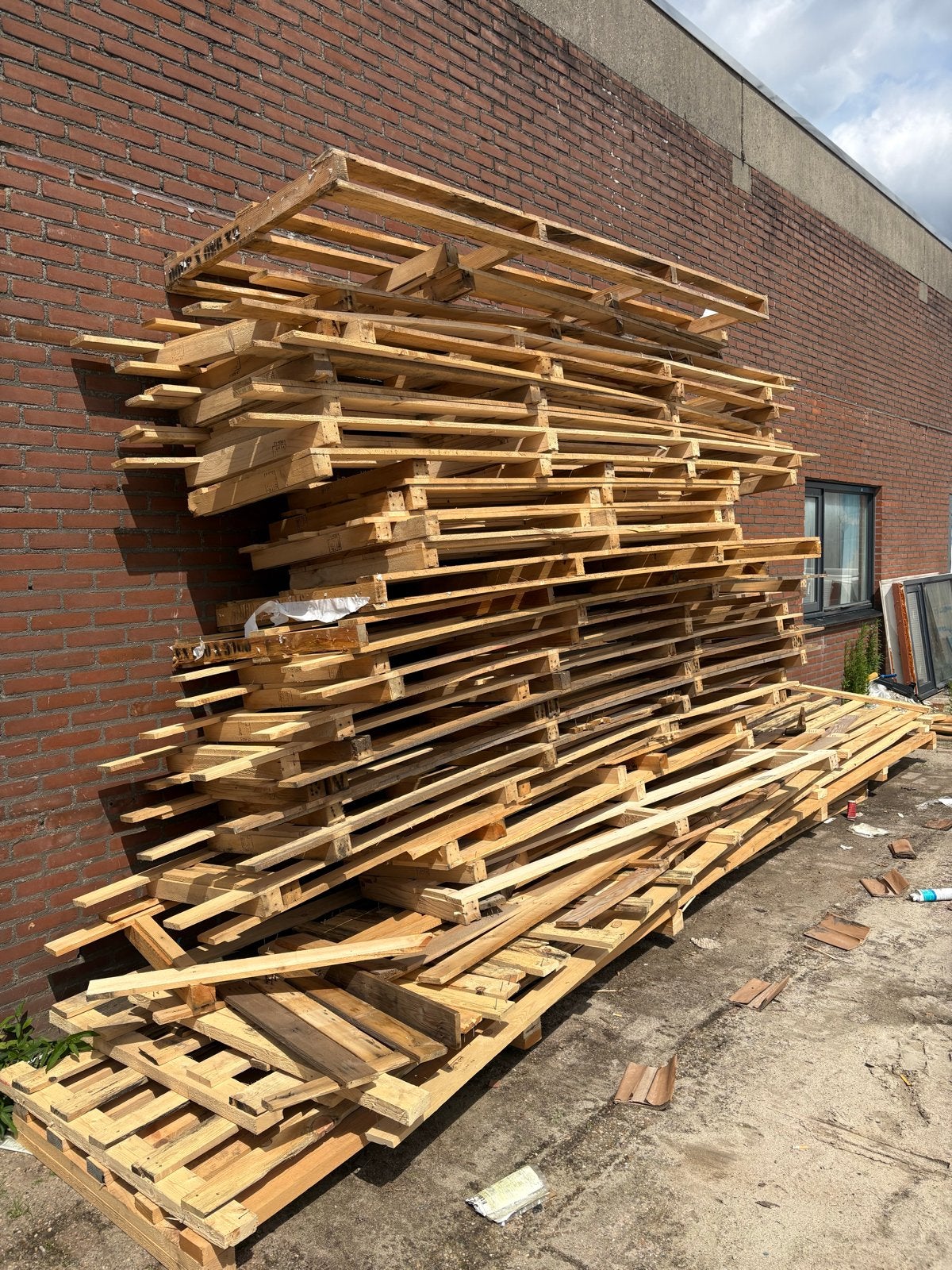Grote partij gebruikte pallets, ophalen in Helmond, Ophalen, Gebruikt, 25 tot 50 mm, Pallet