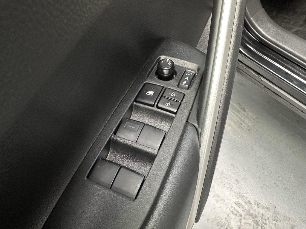 Toyota Corolla Cross Hybrid 140 Style, Auto's, Toyota, Stof, Gebruikt, Zwart, Origineel Nederlands