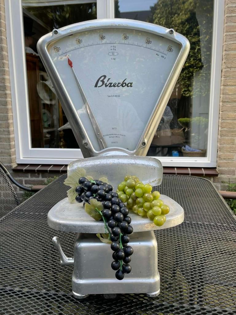 Oude vintage slagers weegschaal van het merk Bizerba, Verzenden