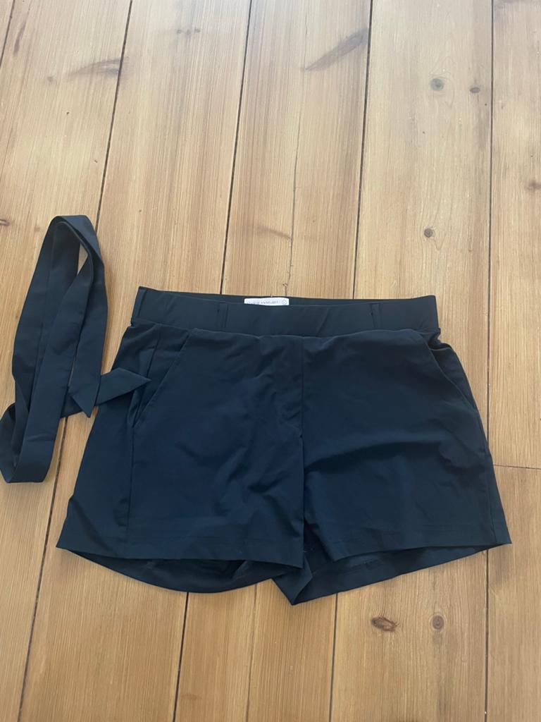 Mooie zwarte travelstof short Studio Anneloes, L, Kleding | Dames, Kort, Zwart, Maat 42/44 (L), Ophalen of Verzenden