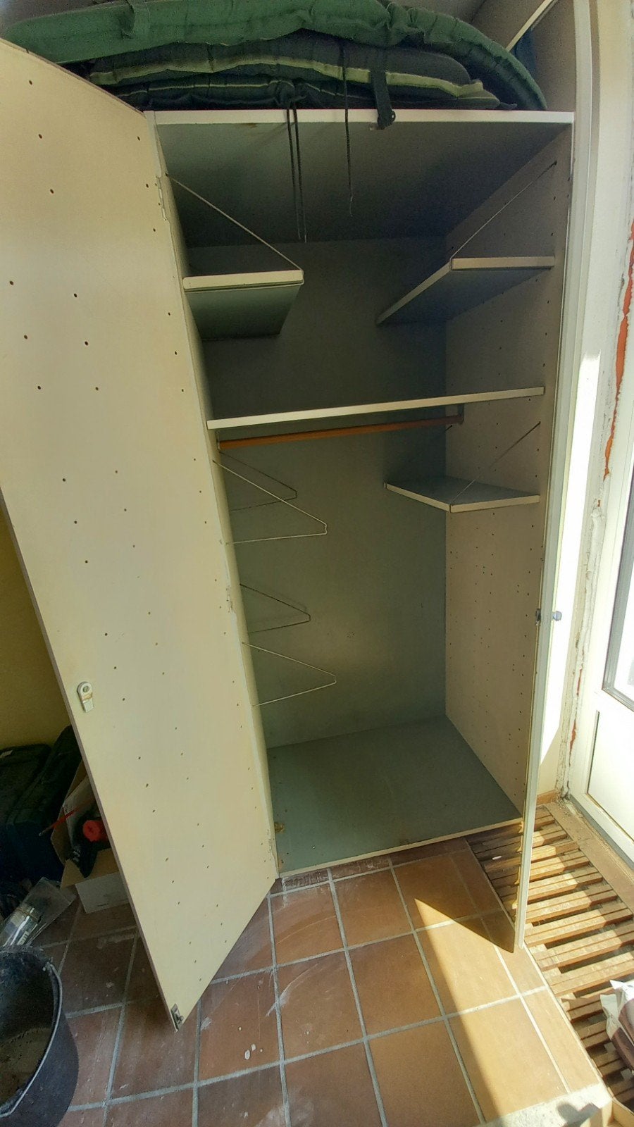 Stevige kast met kledingroede en planken, Ophalen, Met deur(en), Gebruikt, 200 cm of meer