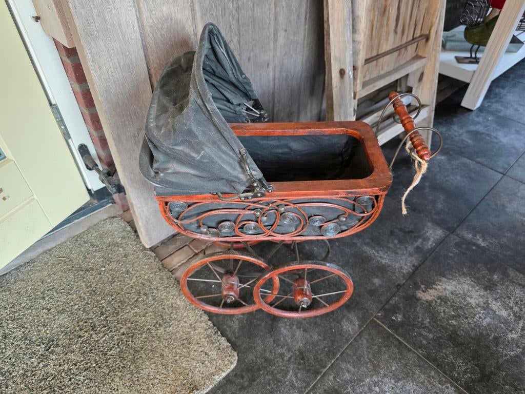 Poppenwagen, Ophalen