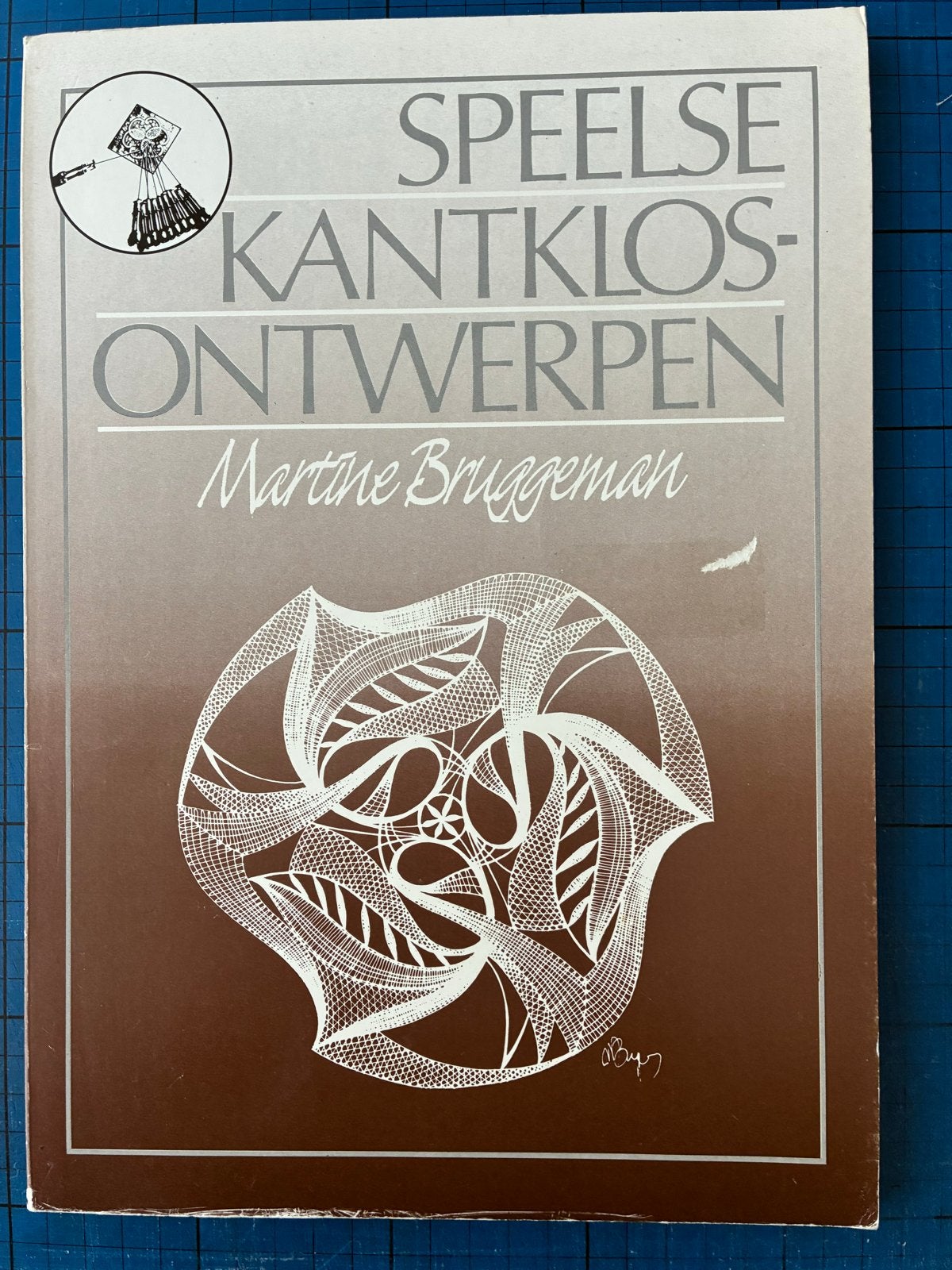 Speelse Kantklosontwerpen - Martine Bruggeman, Ophalen of Verzenden, Gelezen, Nederland