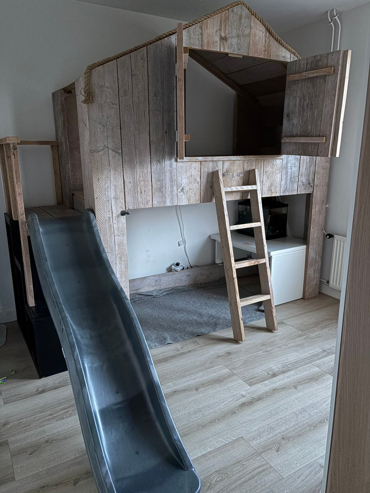 Robuust steigerhouten kinderbed met glijbaan en opbergruimte, Ophalen, Zo goed als nieuw, Stapelbed