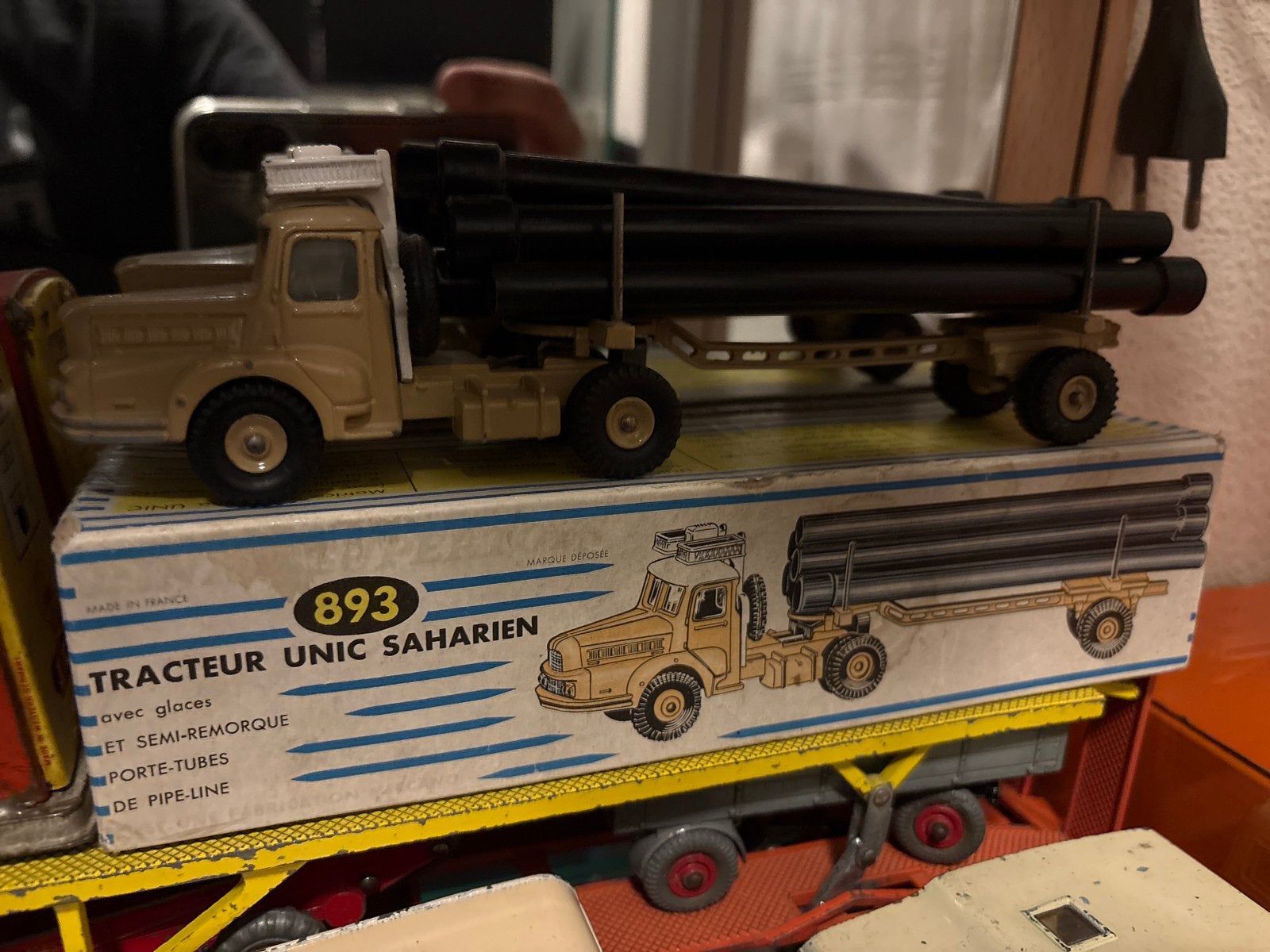 Dinky Toys 893 Unic Saharien met pijpleidingen, Hobby en Vrije tijd, Ophalen of Verzenden, Gebruikt, Bus of Vrachtwagen, Dinky Toys