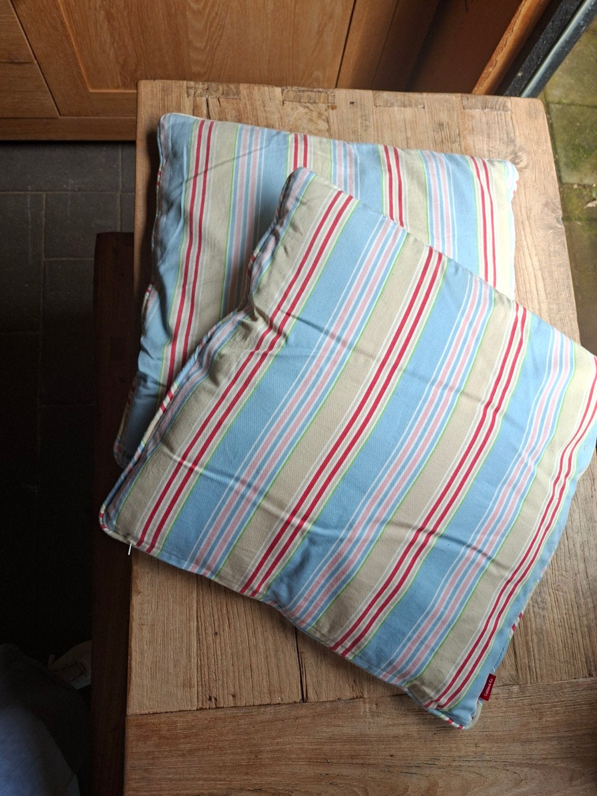2 zomerse kussens met rits, incl. binnenkussens, Huis en Inrichting, Woonaccessoires | Kussens, Ophalen of Verzenden