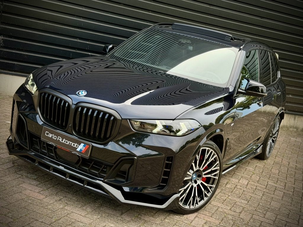 BMW X5 xDrive50e M-PERF. PANO|HUD|360|HK|STOELVENT|ALCANTARA, Dealer onderhouden, Gebruikt, 2395 kg, Zwart
