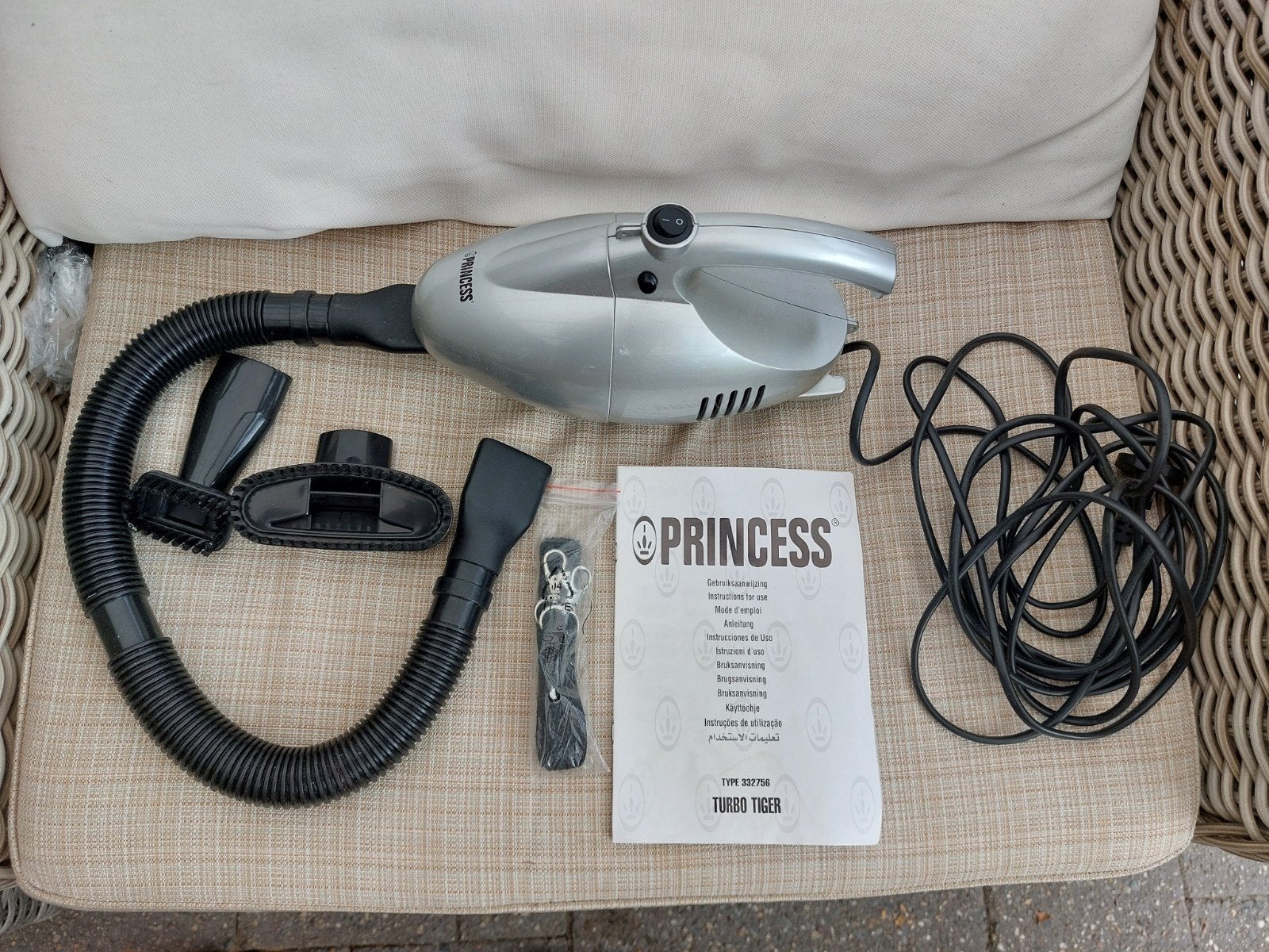 Princess Turbo Tiger Kruimeldief - Compact en Krachtig, Ophalen, Kruimeldief, Zo goed als nieuw, Minder dan 1200 watt