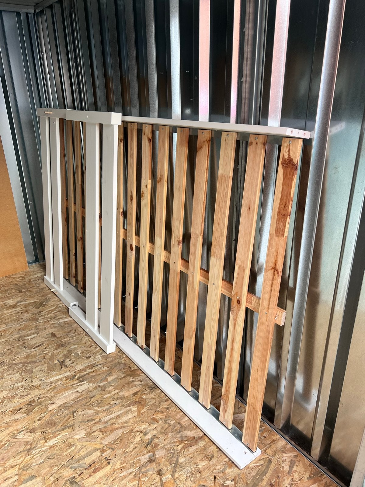 Wit houten bedframe 120x200 met matras (Jysk), Ophalen, Gebruikt, Wit, Twijfelaar