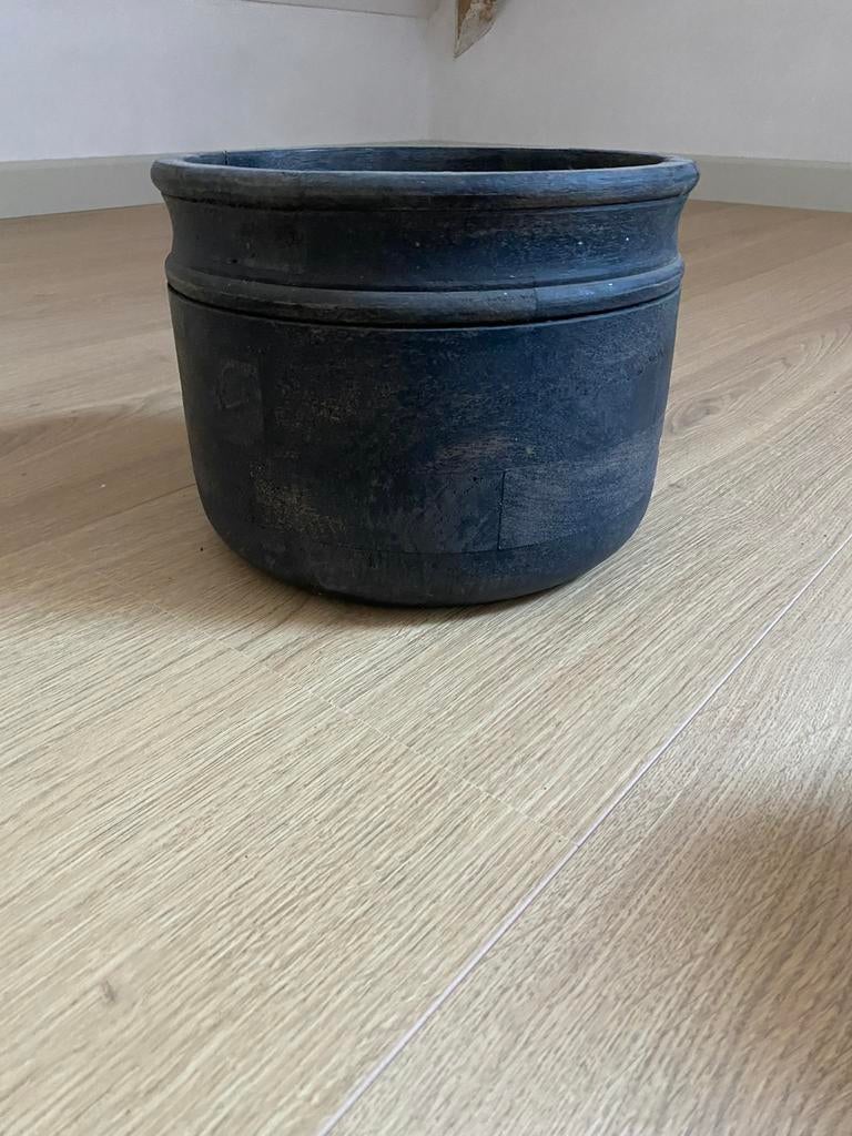 Landelijk zwarte houten pot, kruik bloempot, Overige materialen, Rond, Ophalen of Verzenden, Zo goed als nieuw