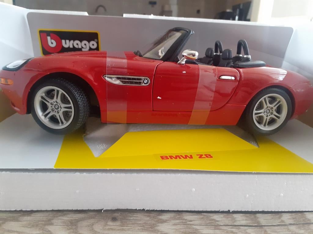 Zeer mooie model 1.18 BMW Z8 nieuw in doos, Hobby en Vrije tijd, Modelauto's | 1:18, Ophalen, Nieuw, Overige merken