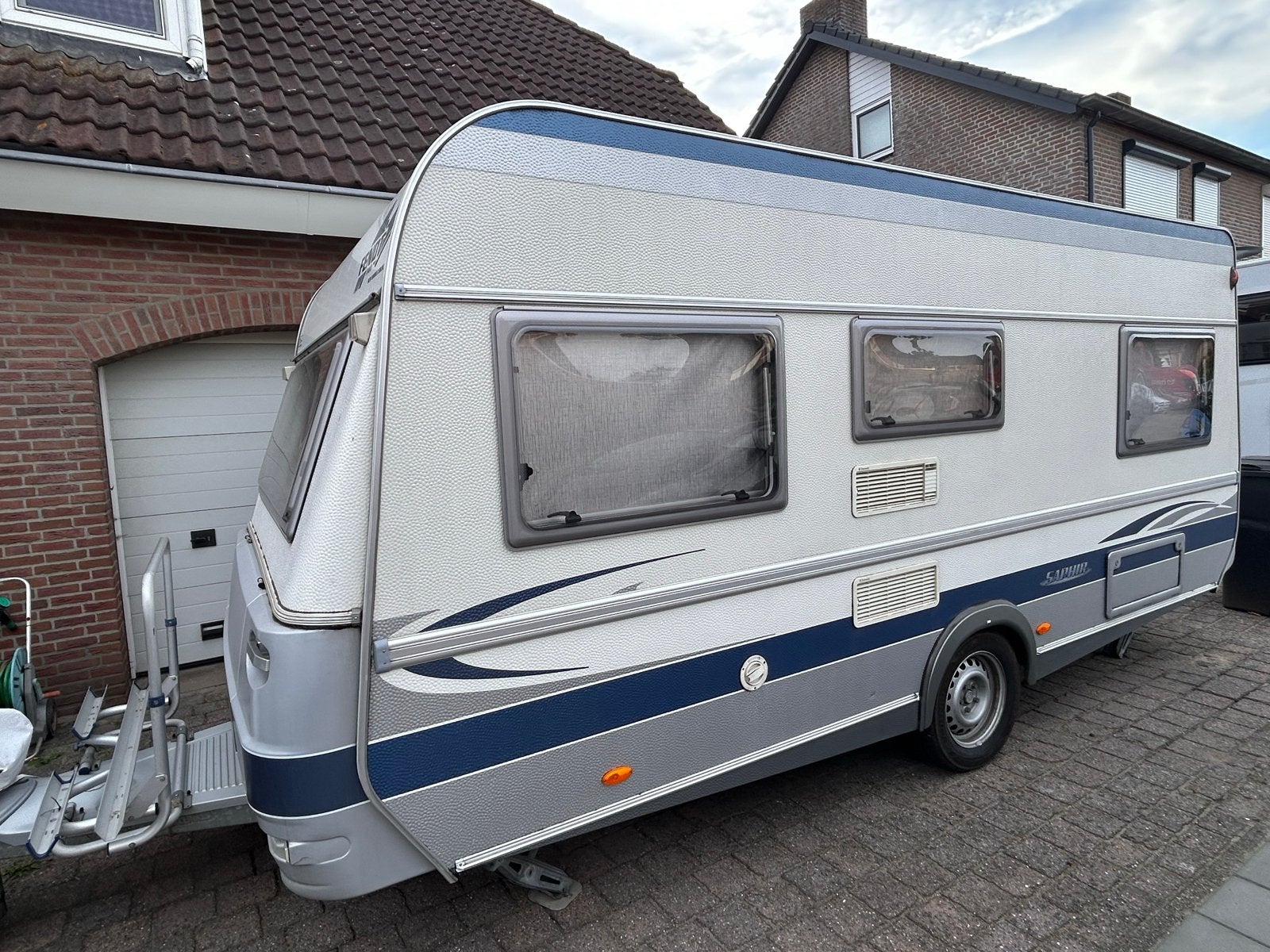 Fendt Saphir Caravan met airco en fietsenrek, Vast bed, Rondzit, Particulier, Tot en met 4