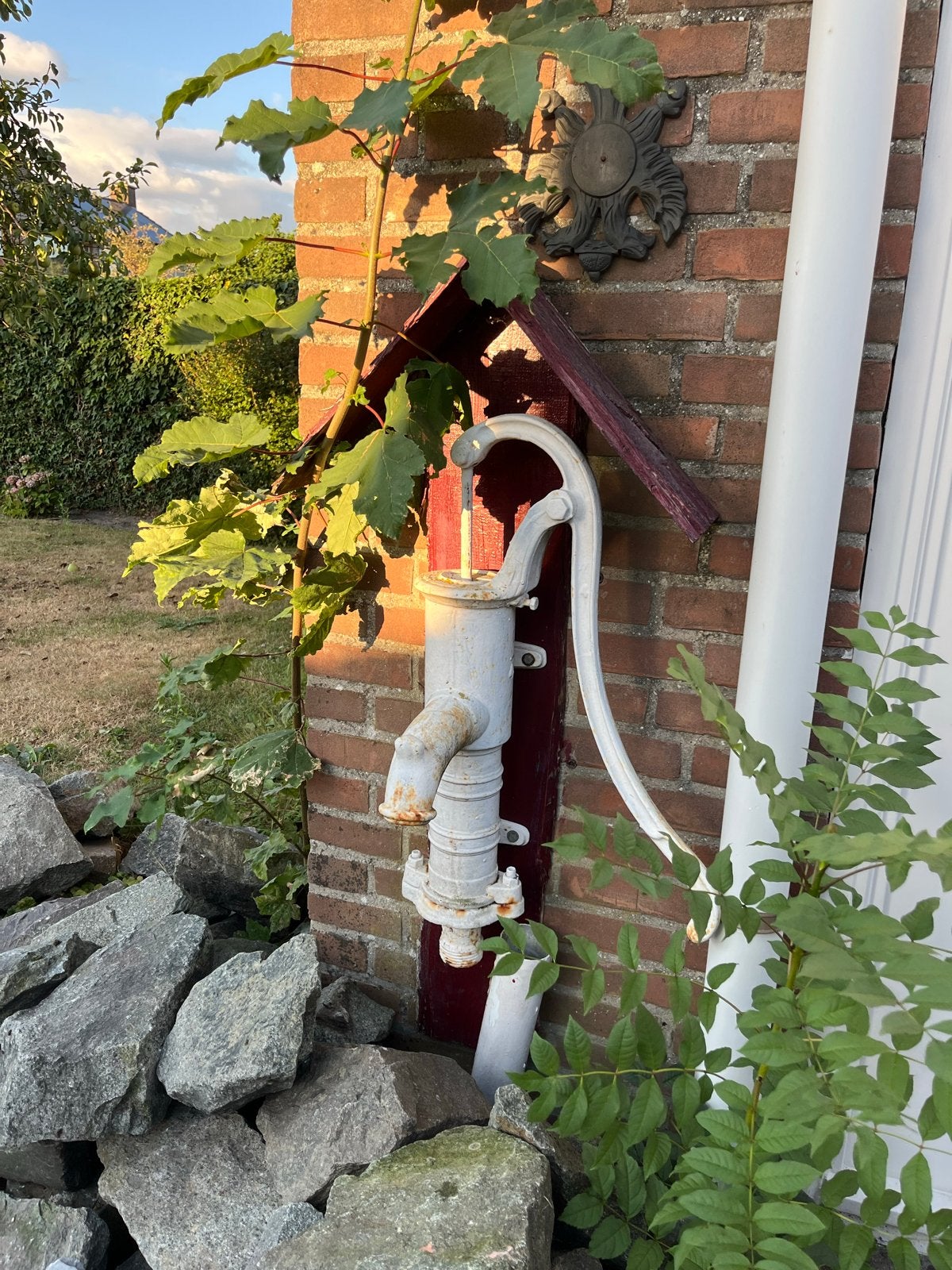 Antieke handpomp voor tuin of erf, Ophalen, Gebruikt
