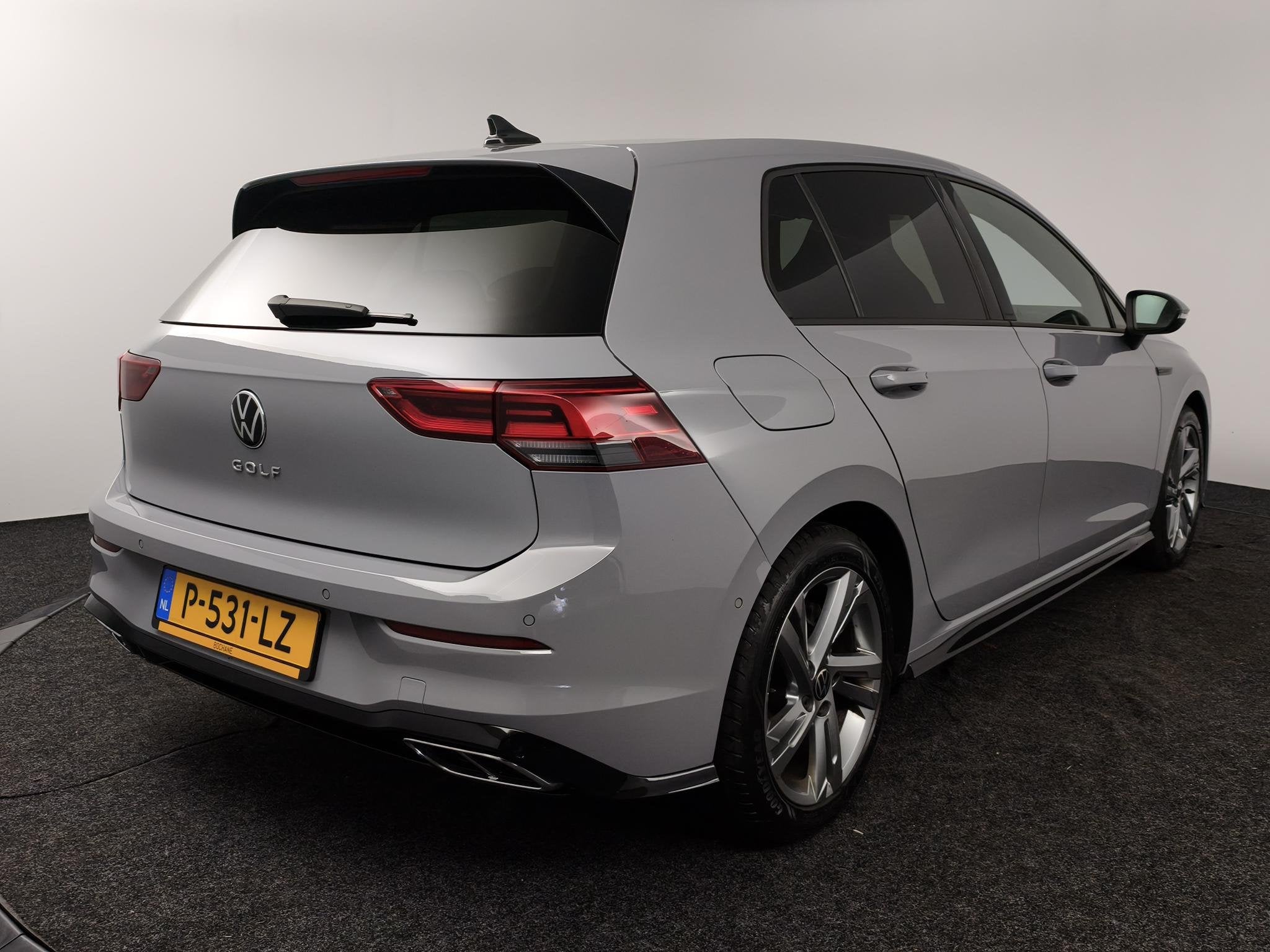 Volkswagen Golf 1.5 TSI R-Line Business+ | Achteruitrijcamer, Auto's, Volkswagen, Voorwielaandrijving, 4 cilinders, Met garantie (alle)