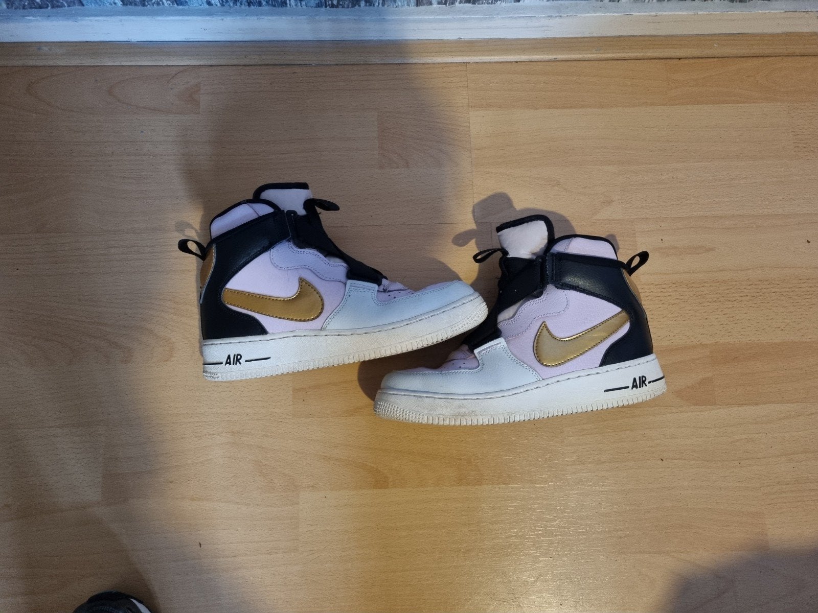 gave Nike schoenen maat 38.5
kijk ook bij mijn andere advert, Ophalen of Verzenden, Zo goed als nieuw