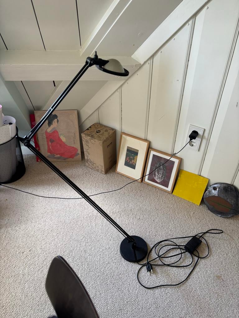 Berenice vloerlamp van Arteluce D12t  zwart met grijs kapje, Huis en Inrichting, Lampen | Vloerlampen, Ophalen, Gebruikt, Metaal