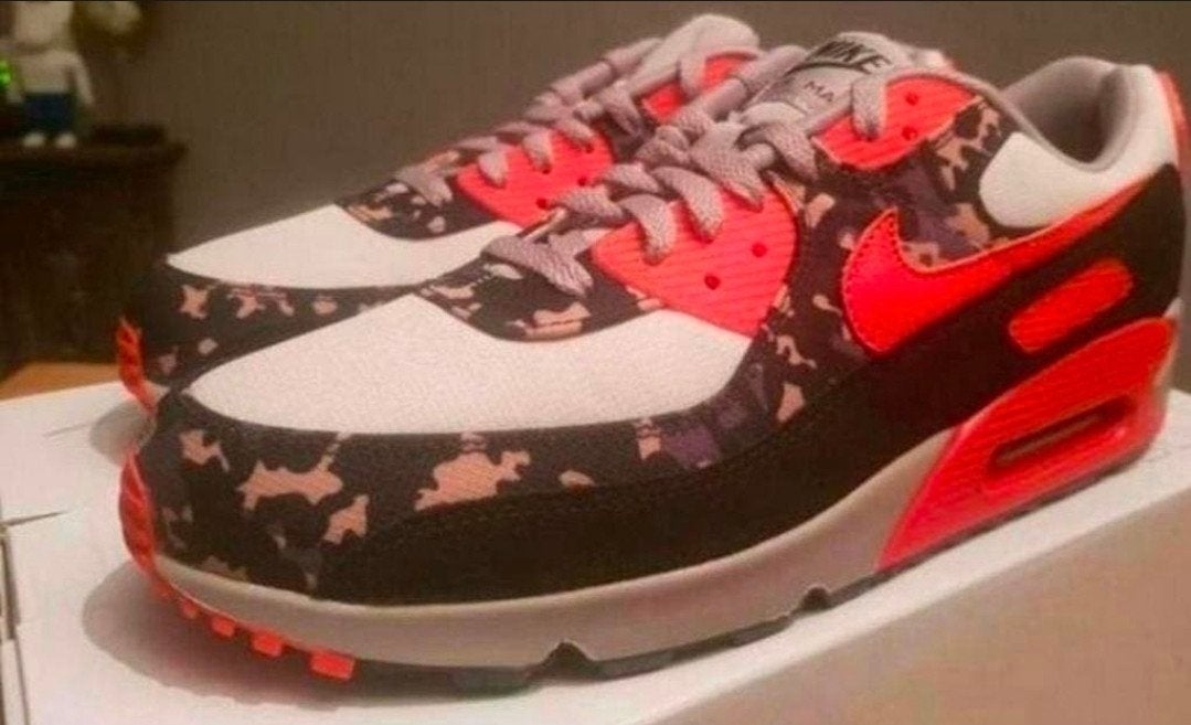 Nike air max 90 NBY camo infrared us 11,5 eu 45,5 DS custom, Kleding | Heren, Schoenen, Ophalen, Overige kleuren, Nike, Nieuw