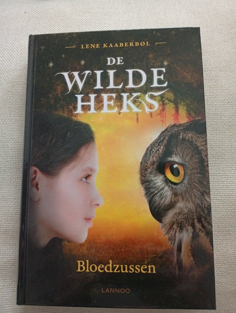 De Wilde Heks De wilde heks 4 - Bloedzussen -Lene KaaberbØL, Boeken, Ophalen of Verzenden, Zo goed als nieuw, Lene KaaberbØL, Fictie algemeen