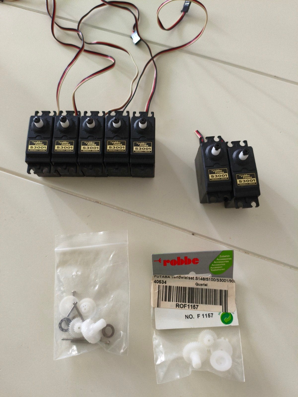 Futaba S3001 (5 getest / 2 zonder kabel), Ophalen of Verzenden, Gebruikt