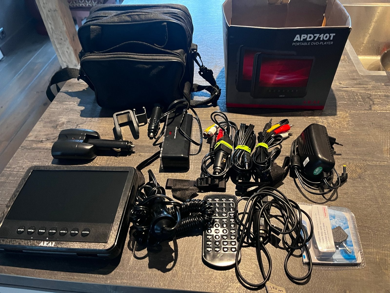 Akai Portable DVD-speler APD710T met 1 scherm, Gebruikt, Draagbaar, Ophalen, Overige merken