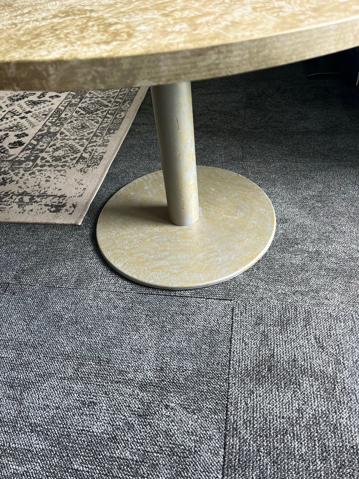 Ronde tafel met uniek blad en centrale poot blabd 80 cm h 52, Ophalen, Overige materialen, Gebruikt, Rond