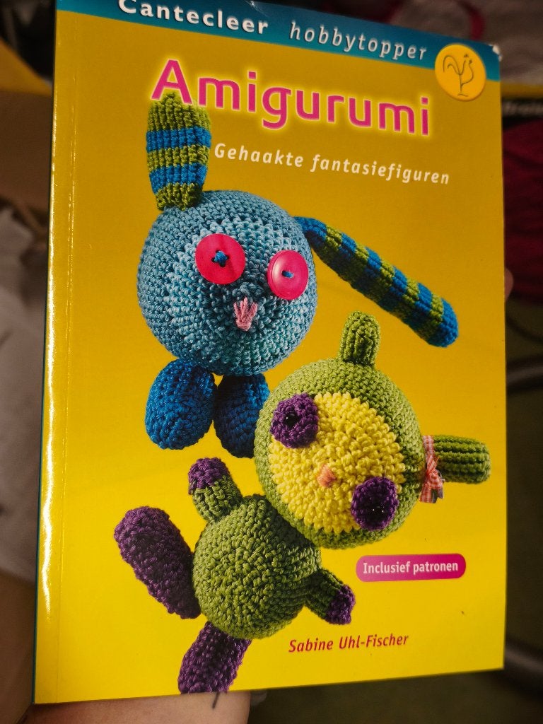 Boekje amigurumi's haken, Ophalen of Verzenden, Gelezen, Breien en Haken