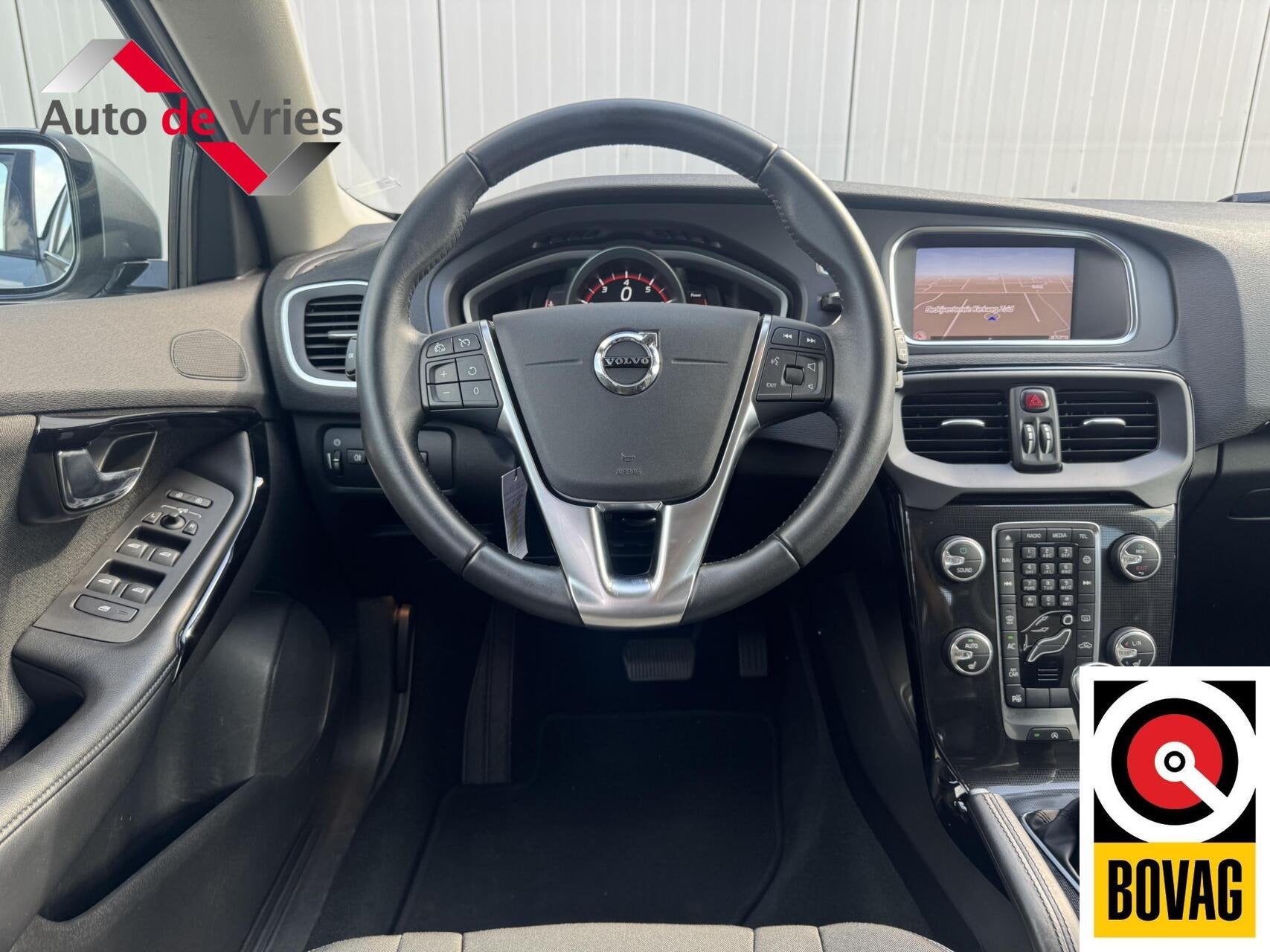 Volvo V40 1.5 T3 Dynamic Edition|Navi|Trekhaak|NL-Auto, Auto's, Dealer onderhouden, 4 cilinders, Leder en Stof, Origineel Nederlands