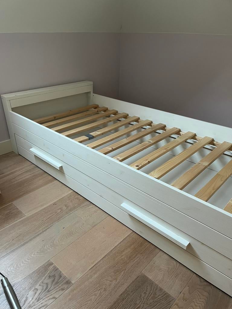 Mooi Wit Grenen Bed met uitschuiflade voor extra matras, Ophalen, 90 cm, Eenpersoons, Wit