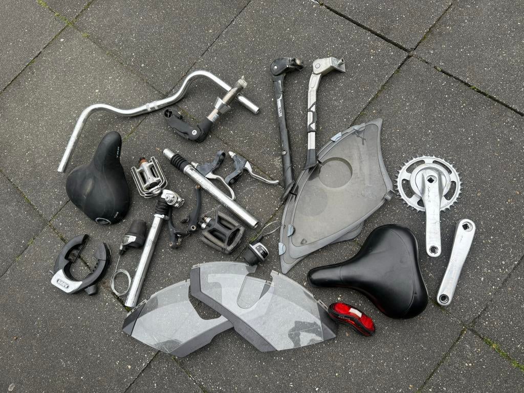 Heel veel fiets onderdelen oa van Gazelle.  Teab, Ophalen of Verzenden, Gebruikt, Achterlicht