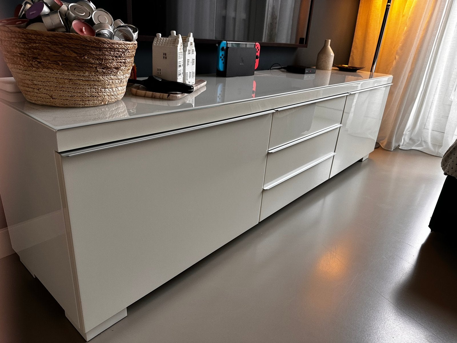 Ikea Besta TV meubel met glasplaat, Ophalen, Gebruikt, 150 tot 200 cm, Overige houtsoorten