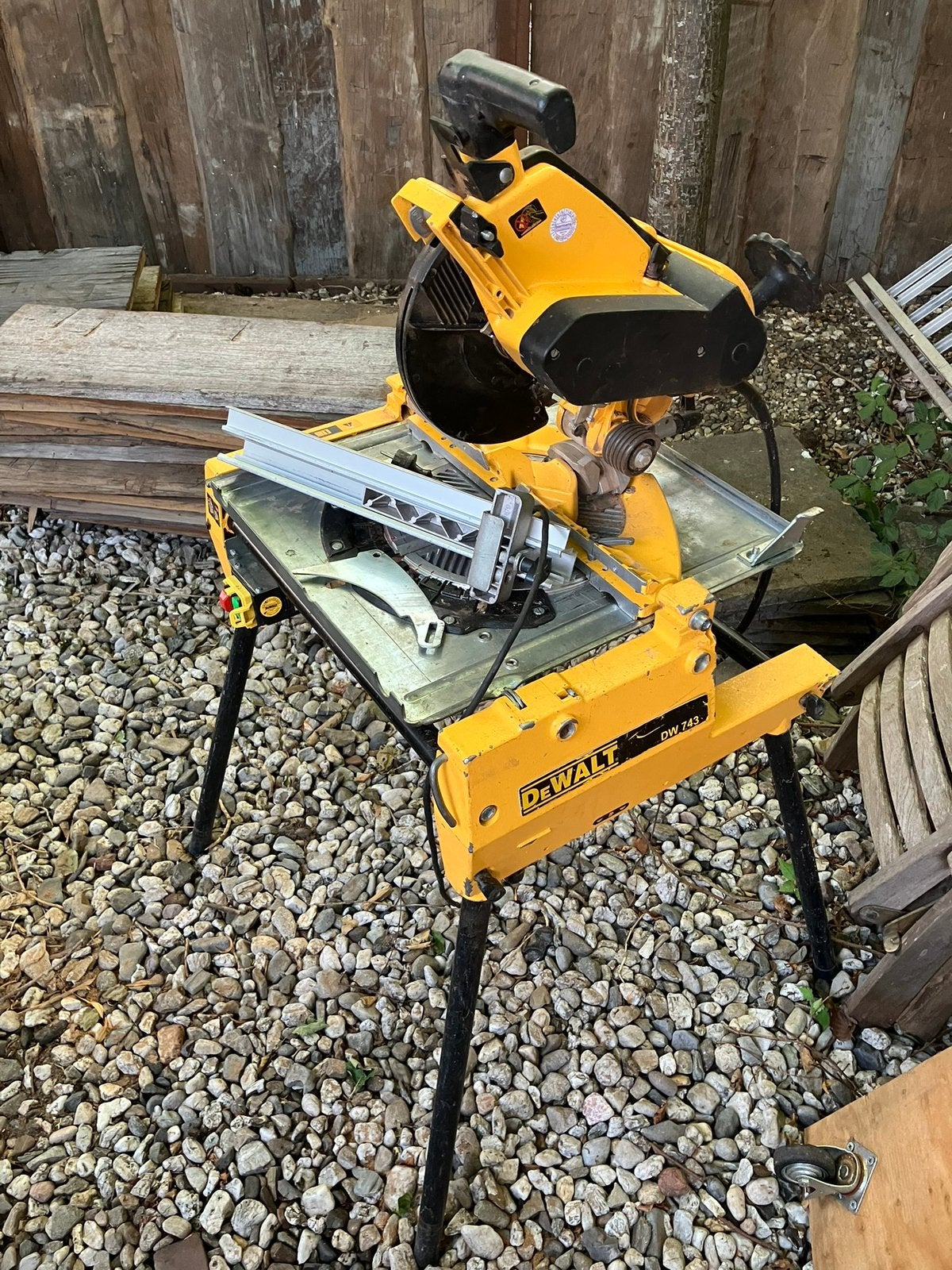 DeWalt afkortzaag DW743N - afkorten en schulpen, Doe-het-zelf en Verbouw, Gereedschap | Zaagmachines, Ophalen, Zo goed als nieuw