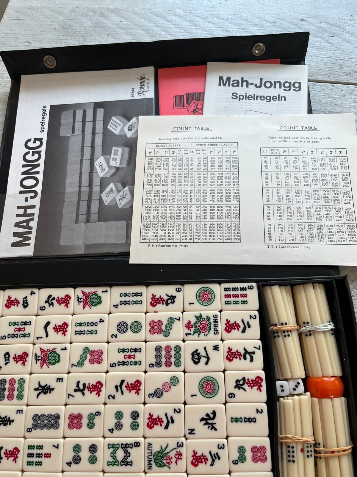 Mah-Jongg spel met handleiding en scoretabellen, Drie of vier spelers, Ophalen, Gebruikt