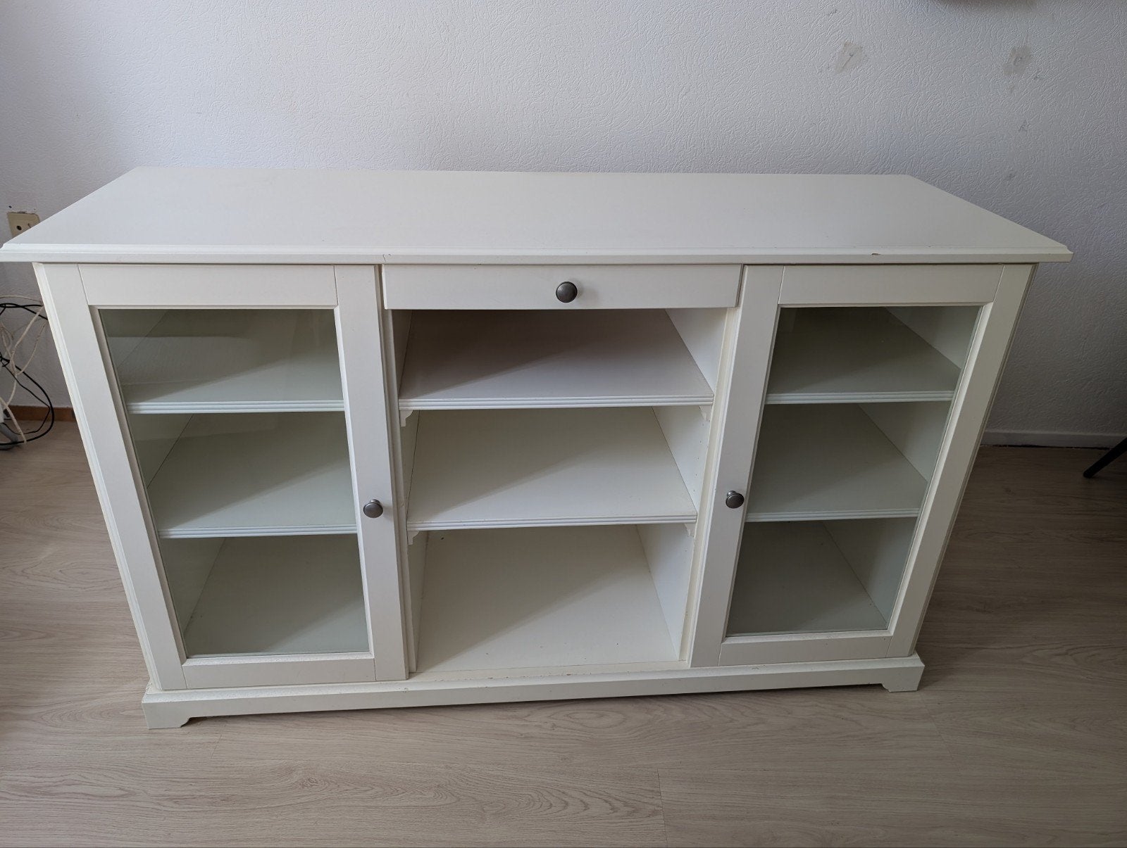 Gratis af te halen: IKEA Liatorp dressoir, Huis en Inrichting, Ophalen, Gebruikt, 100 tot 150 cm, Met lade(s)