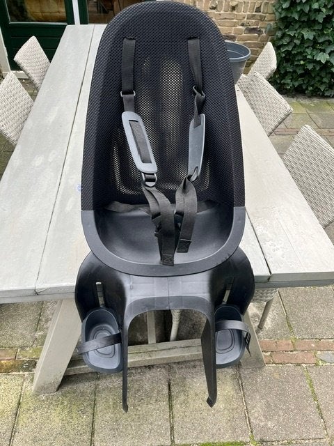 Kinderfietsstoeltje Qibbel Air nieuwstaat., Fietsen en Brommers, Ophalen of Verzenden, Zo goed als nieuw, Achterzitje, Voetsteuntjes