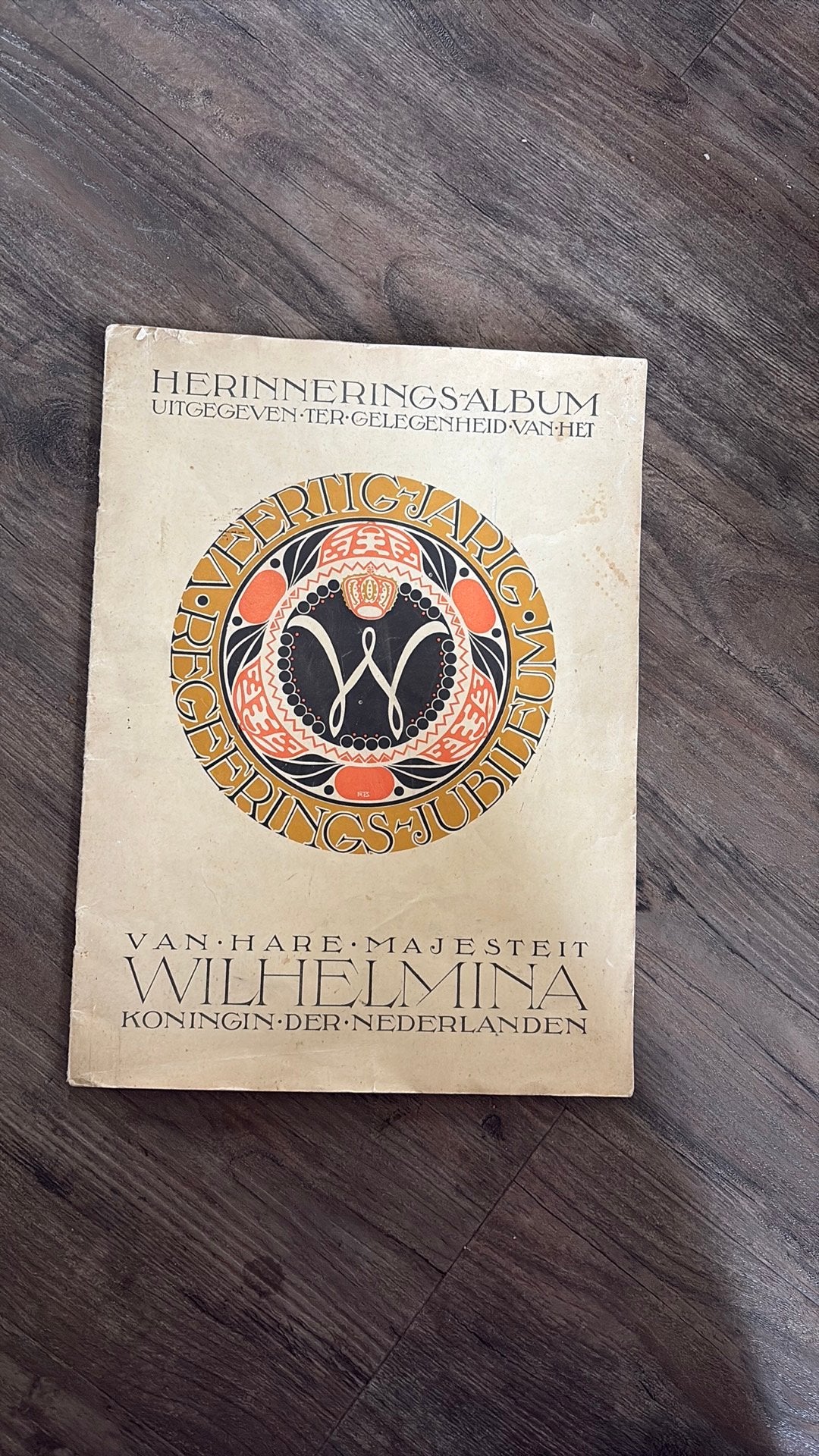 Herdenkings album 40 jarig jubeleum wilhelmina 1898 1938, Ophalen of Verzenden, Gebruikt, Nederland, Tijdschrift of Boek