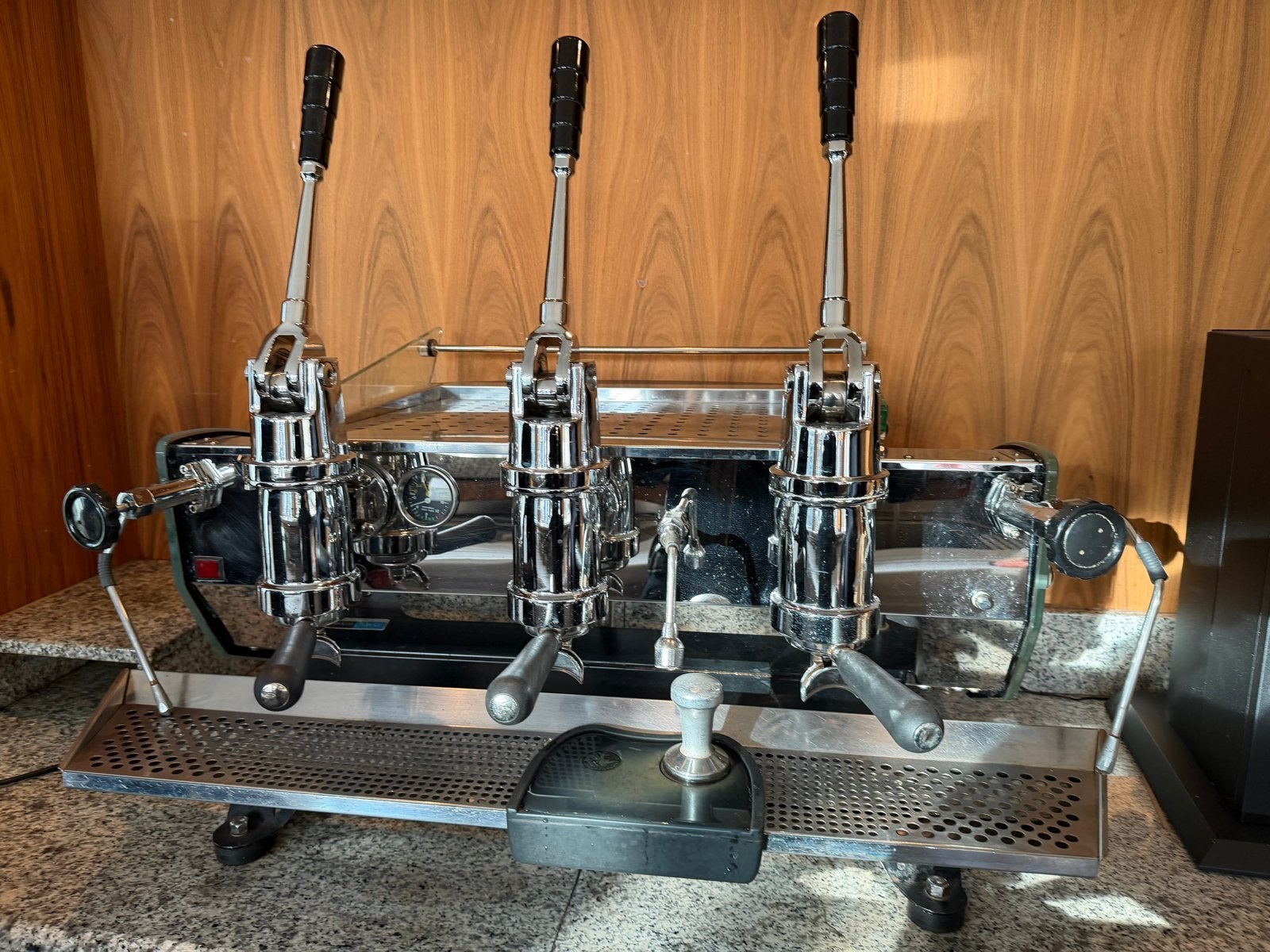 Kees van der Westen Mirage 3-groeps espressomachine, Espresso apparaat, 10 kopjes of meer, Koffiebonen, Zo goed als nieuw