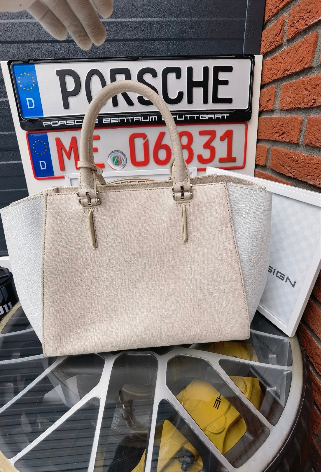 Origineel porsche design schouder tas van echt leder.

Nieuw, Ophalen of Verzenden, Zo goed als nieuw, Beige, Schoudertasje