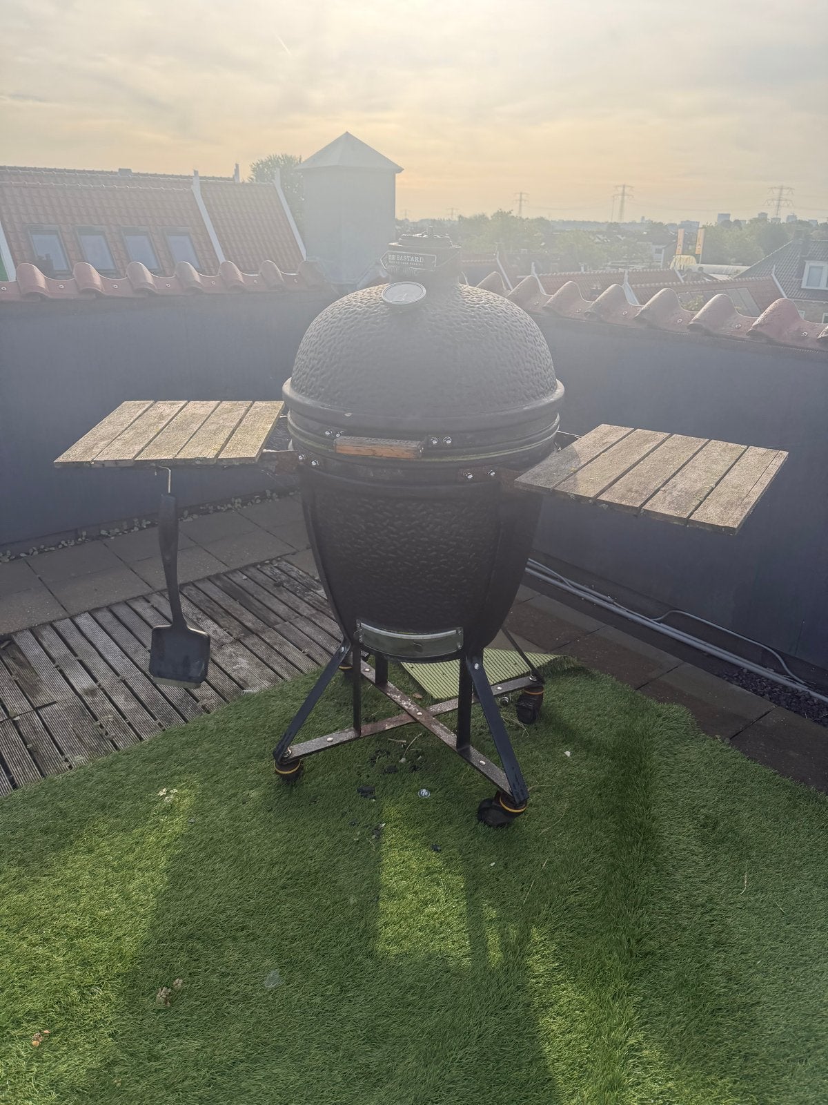 Kamado BBQ The black Bastard Large met zijtafels, Ophalen of Verzenden, Gebruikt, Met accessoires