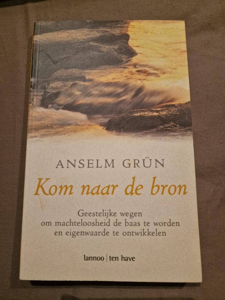 Kom naar de bron.  Anselm Grün., Christendom | Protestants, Ophalen of Verzenden, Anselm Grün, Zo goed als nieuw