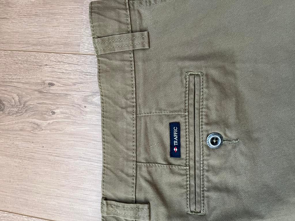 Broek van Traffic maat 27, Kleding | Heren, Broeken en Pantalons, Ophalen of Verzenden, Zo goed als nieuw, Overige maten, Groen