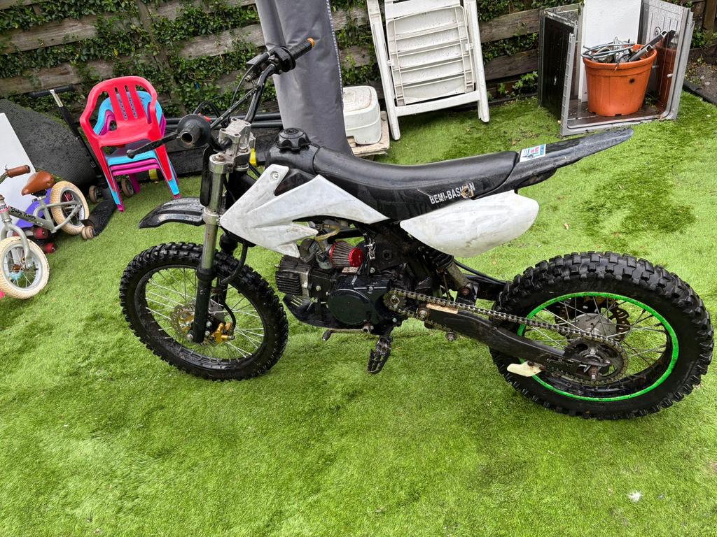 Pitbike 125cc 300 euro vaste prijs, Fietsen en Brommers, Brommers | Crossbrommers, Ophalen of Verzenden, Zo goed als nieuw, Overige merken