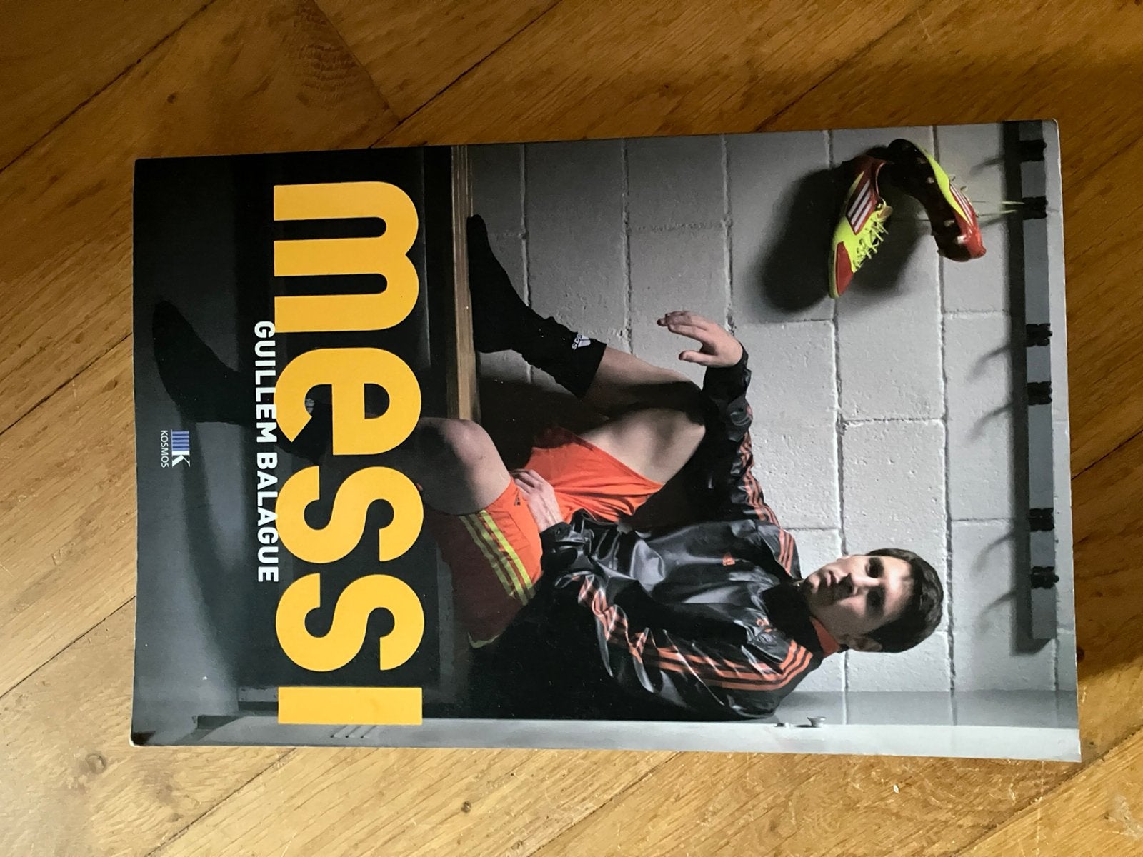 Messi boek, Ophalen of Verzenden, Zo goed als nieuw, Balsport