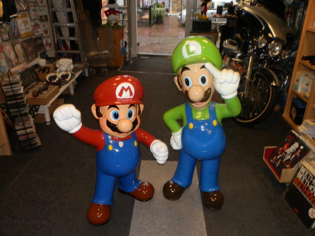 Beelden Mario en Luigi groot, Verzamelen, Beelden en Beeldjes, Ophalen of Verzenden, Nieuw, Fantasy