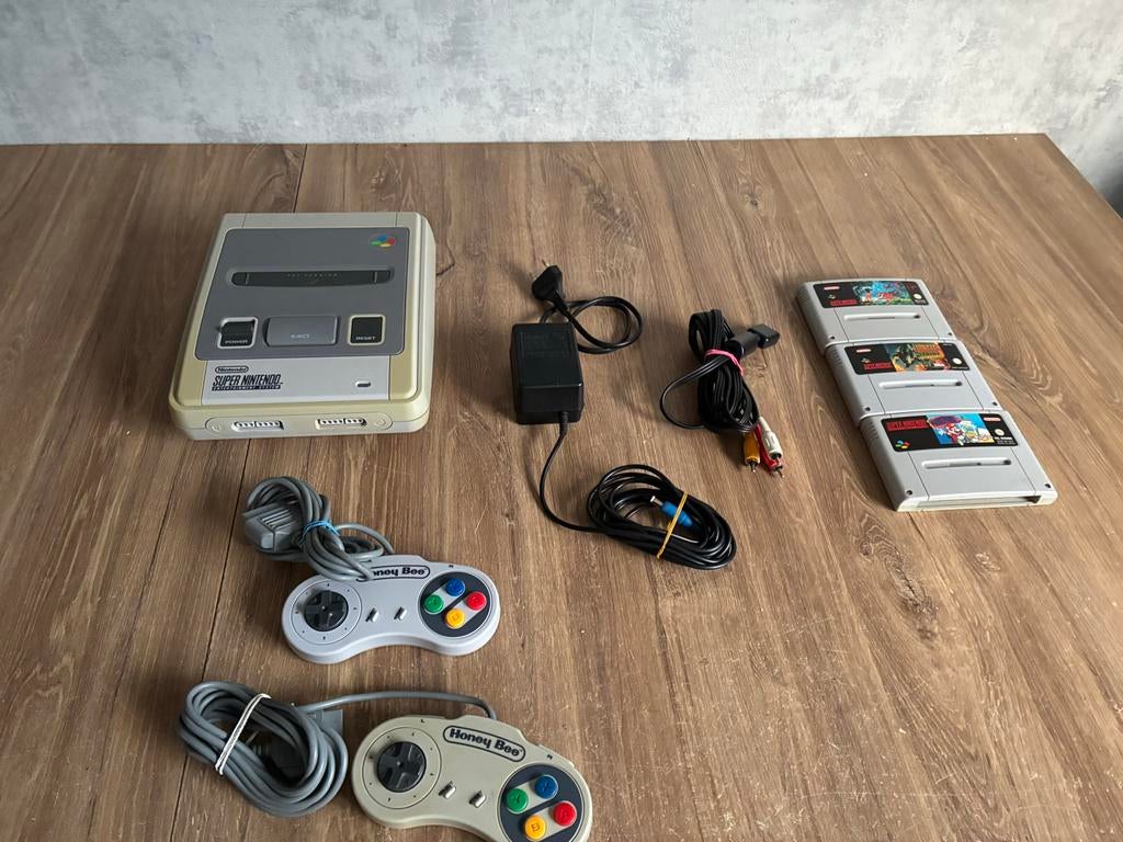 Snes compleet en werkend met bekabeling en 3 games, Spelcomputers en Games, Spelcomputers | Nintendo Super NES, Ophalen of Verzenden