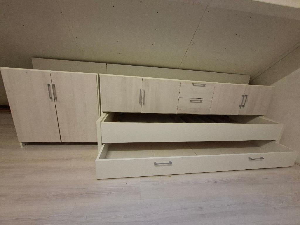 Mooie plexat kast met slaapsysteem, Ophalen, Gebruikt