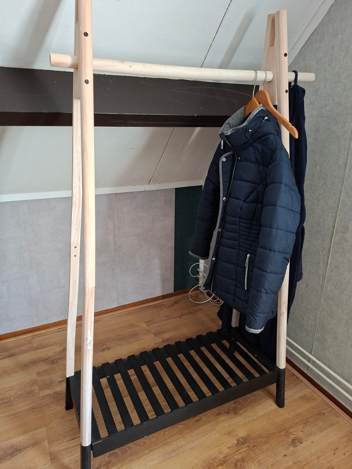 Houten staande kledingrek met schoenenrek, Ophalen, Gebruikt, Staande kapstok, 150 tot 200 cm