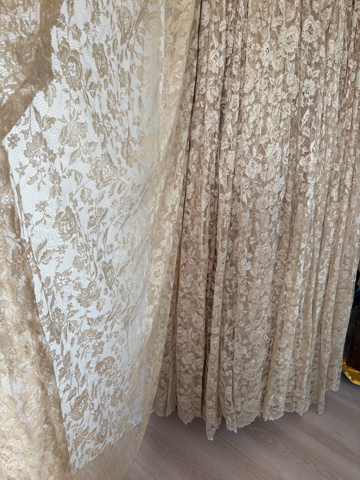 Luxe vintage vitrage, Huis en Inrichting, Stoffering | Gordijnen en Lamellen, Vitrage, Beige, Ophalen of Verzenden, Polyester