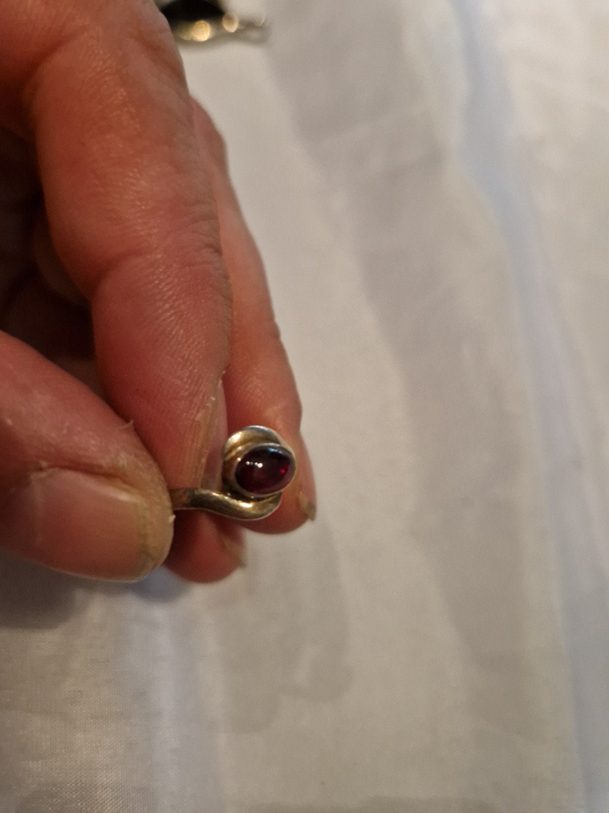 zilver ring met robijnrode edelsteen, Gebruikt, Ophalen of Verzenden, 17 tot 18, Dame of Heer
